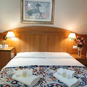 https://nahid-accommodation.it-romehotels.com